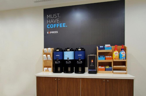 Holiday Inn Express Hotel & Suites Chicago-Libertyville image 19