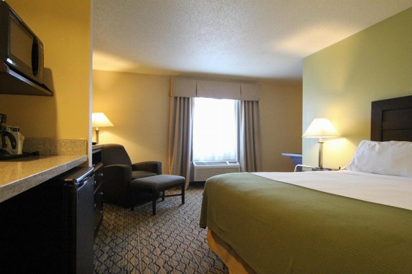 Holiday Inn Express Hotel & Suites Chicago-Libertyville Main image
